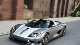 Koenigsegg CCR Edo Competition - przód - reflektory włączone