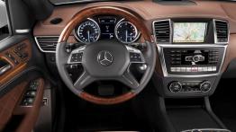 Mercedes klasa M 2012 - kokpit