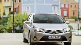 Toyota Avensis III kombi Facelifting - widok z przodu