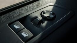 Peugeot Traveller Business VIP Long - galeria redakcyjna - sterowanie w drzwiach