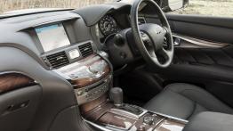 Infiniti Q70 Facelifting Hybrid (2015) - kokpit