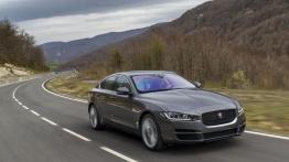 Jaguar XE 2.0d Ammonite Grey (2015) - prawy bok