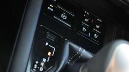 Lexus RX - galeria redakcyjna - przełącznik hamulca ręcznego