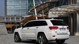 Jeep Grand Cherokee IV Facelifting (2014) Overland - widok z tyłu