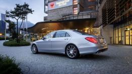 Mercedes S 63 AMG W222 (2014) - widok z tyłu