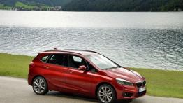 BMW 218d Active Tourer (2014) - prawy bok