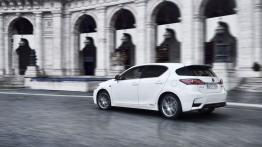 Lexus CT 200h Facelifting (2014) - widok z tyłu