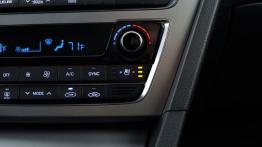 Hyundai Sonata YF Facelifting Sport 2.0T (2015) - panel sterowania wentylacją i nawiewem
