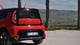 Kia Soul II - galeria redakcyjna - tył - reflektory włączone