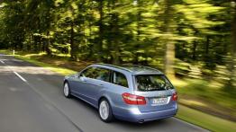 Mercedes E 350 CDI 4MATIC W212 kombi - widok z tyłu