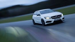Mercedes A45 AMG (2013) - widok z przodu