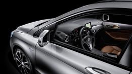 Mercedes klasy B 2012 - drzwi kierowcy zamknięte