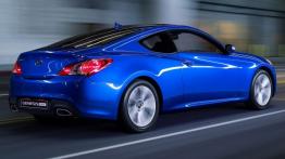 Hyundai Genesis Coupe - tył - reflektory włączone
