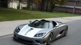 Koenigsegg CCR Edo Competition - przód - reflektory wyłączone