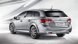 Toyota Avensis III kombi Facelifting - widok z tyłu