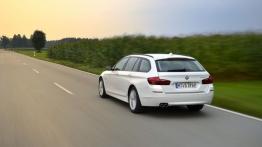 BMW serii 5 F11 520d Touring (2015) - widok z tyłu