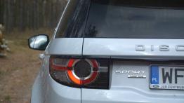 Land Rover Discovery Sport - galeria redakcyjna - lewy tylny reflektor - włączony