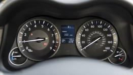 Infiniti Q70 Facelifting Hybrid (2015) - zestaw wskaźników