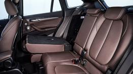 BMW X1 II xDrive20d (2016) - tylna kanapa złożona, widok z boku