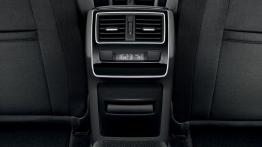 Skoda Superb III Combi (2015) - tunel środkowy z tyłu