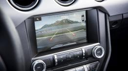 Ford Mustang VI Cabrio GT (2015) - wersja europejska - ekran systemu multimedialnego
