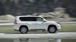 Toyota Land Cruiser 2.8 D-4D (2016) - prawy bok