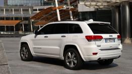 Jeep Grand Cherokee IV Facelifting (2014) Overland - widok z tyłu
