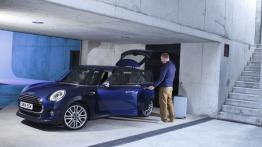 Mini Cooper D 2014 - wersja 5-drzwiowa - lewy bok - drzwi otwarte