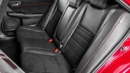 Toyota Camry Facelifting XSE (2015) - tylna kanapa