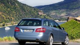 Mercedes E 350 CDI 4MATIC W212 kombi - widok z tyłu