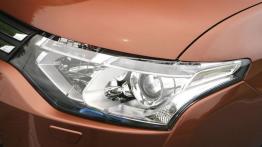 Mitsubishi Outlander III - lewy przedni reflektor - wyłączony