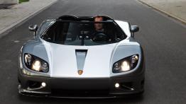 Koenigsegg CCR Edo Competition - przód - reflektory włączone