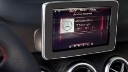 Mercedes A 250 Sport (W176) 2012 - radio/cd/panel lcd