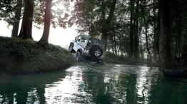 Land Rover Defender 2012 - widok z tyłu
