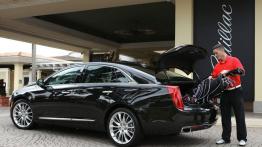 Cadillac XTS - tył - bagażnik otwarty
