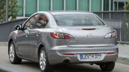 Mazda 3 sedan 2012 - widok z tyłu