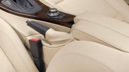 BMW Seria 3 E92 Coupe - tunel środkowy między fotelami