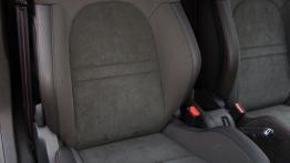 Peugeot 208 GTi 30th Anniversary Edition (2015) - fotel pasażera, widok z przodu