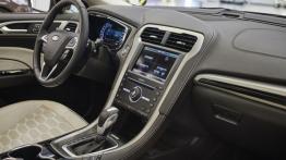 Ford Vignale Mondeo Sedan (2015) - taśma produkcyjna