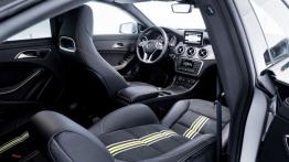 Mercedes CLA 250 Edition 1 (C117) 2012 - widok ogólny wnętrza