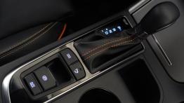 Hyundai Sonata YF Facelifting Sport 2.0T (2015) - tunel środkowy między fotelami