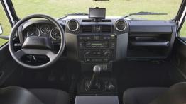 Land Rover Defender 2012 - pełny panel przedni