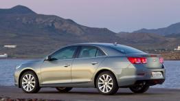 Chevrolet Malibu 2013 - lewy bok