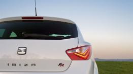 Seat Ibiza V Facelifting - prawy tylny reflektor - włączony