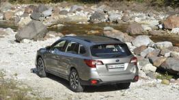 Subaru Outback 2015 2.5i - wersja europejska - widok z tyłu