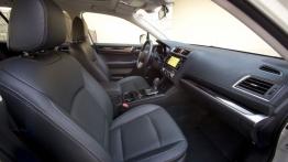 Subaru Outback 2015 2.0D - wersja europejska - widok ogólny wnętrza z przodu