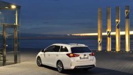 Toyota Auris II Hybrid Touring Sports (2013) - widok z tyłu