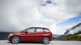 BMW 218d Active Tourer (2014) - lewy bok