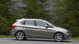 BMW 225i Active Tourer (2014) - prawy bok