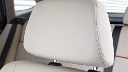 BMW X1 Facelifting - prezentacja w Monachium - zagłówek na fotelu kierowcy, widok z przodu